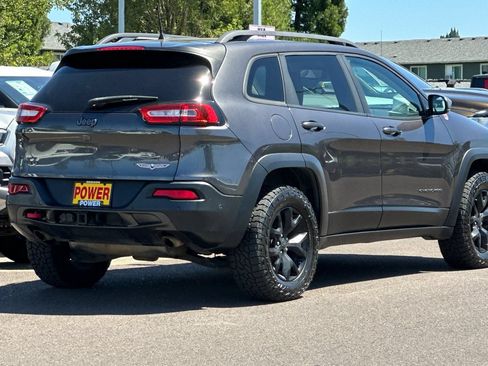Used 2017 Jeep Cherokee Trailhawk AWD/4WD image 4