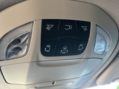 Used 2022 Chrysler Pacifica Touring-L image 18