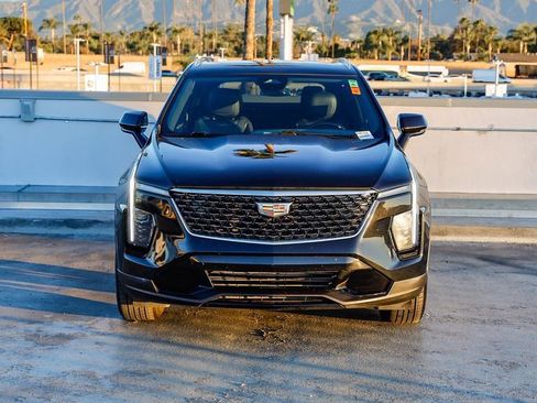 Used 2024 Cadillac XT4 Premium Luxury image 3