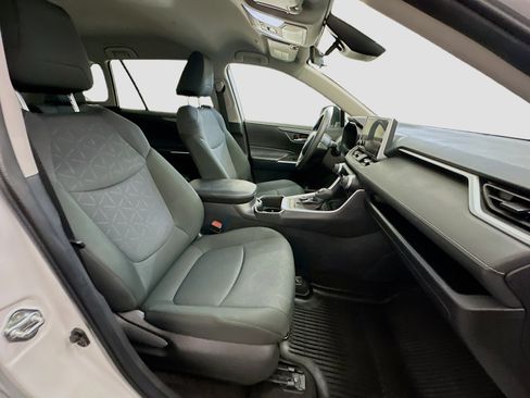 Used 2025 Toyota RAV4 XLE image 32