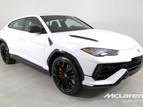 Used 2023 Lamborghini Urus S image 3