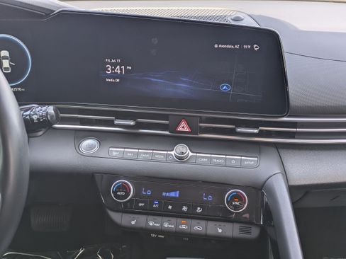 Used 2023 Hyundai Elantra SEL w/ Convenience Package FWD image 18