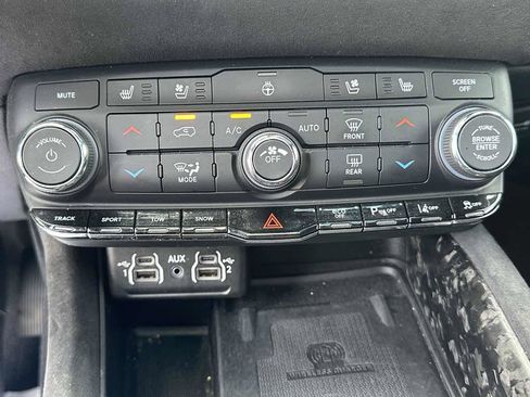 Used 2023 Dodge Durango R/T w/ Hemi Orange Plus Package AWD/4WD image 23