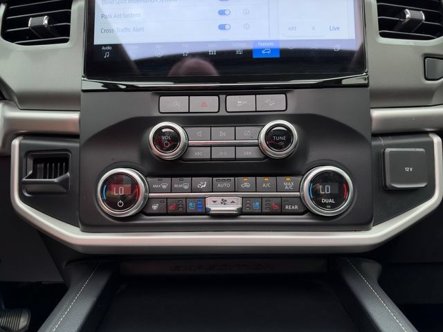 Used 2024 Ford Expedition XLT AWD/4WD image 33