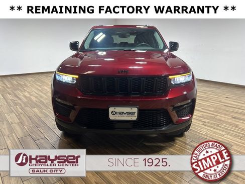 Used 2023 Jeep Grand Cherokee Limited w/ Black Appearance Package AWD/4WD image 3
