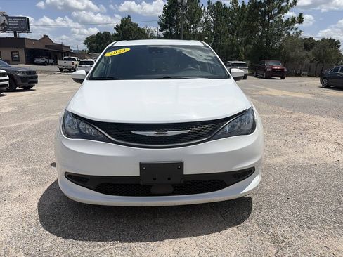 Used 2023 Chrysler Voyager LX FWD image 13