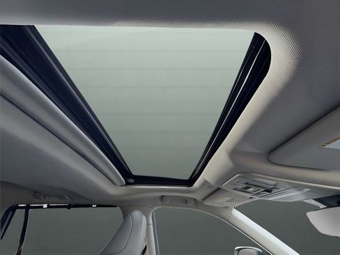 Used 2021 Toyota Highlander XLE image 19