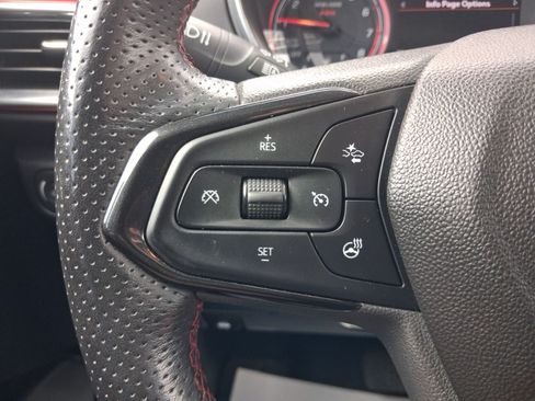 Used 2022 Chevrolet TrailBlazer RS w/ Technology Package FWD image 17