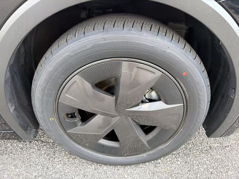 Certified 2025 Toyota Prius LE AWD/4WD image 23