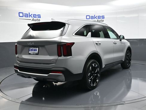 New 2025 Kia Sorento EX w/ Panoramic Sunroof Package AWD/4WD image 8