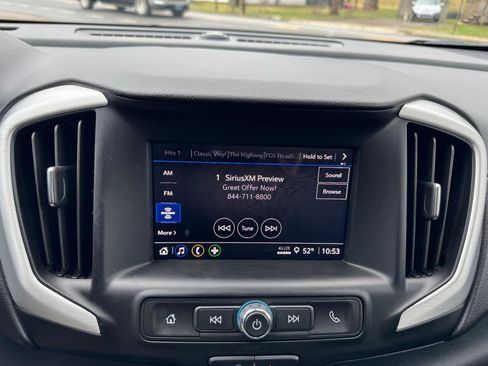 Used 2023 GMC Terrain SLE image 27