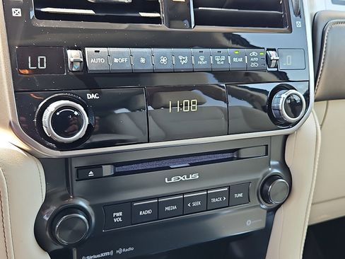 Used 2023 Lexus GX 460 Premium w/ Premium Package AWD/4WD image 17