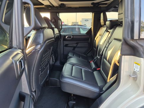 Used 2025 Ford Bronco Badlands AWD/4WD image 29