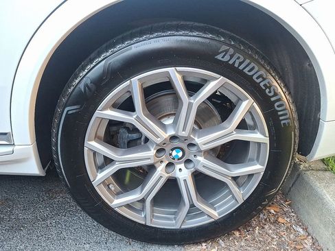 Certified 2023 BMW X7 xDrive40i w/ Premium Package image 7