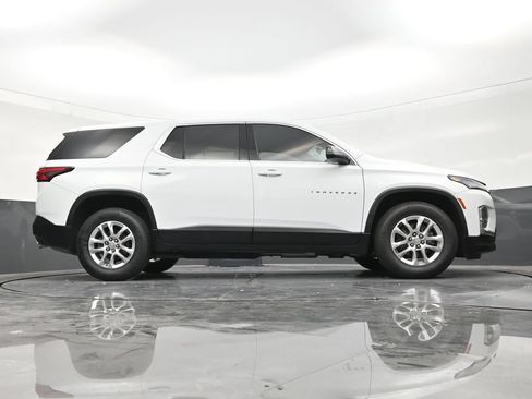 Used 2023 Chevrolet Traverse LS FWD image 25