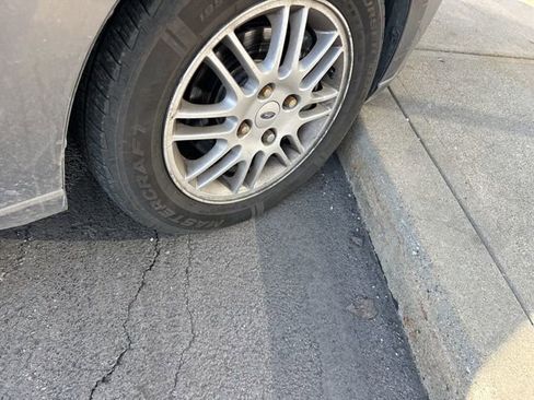 Used 2010 Ford Focus SE image 8