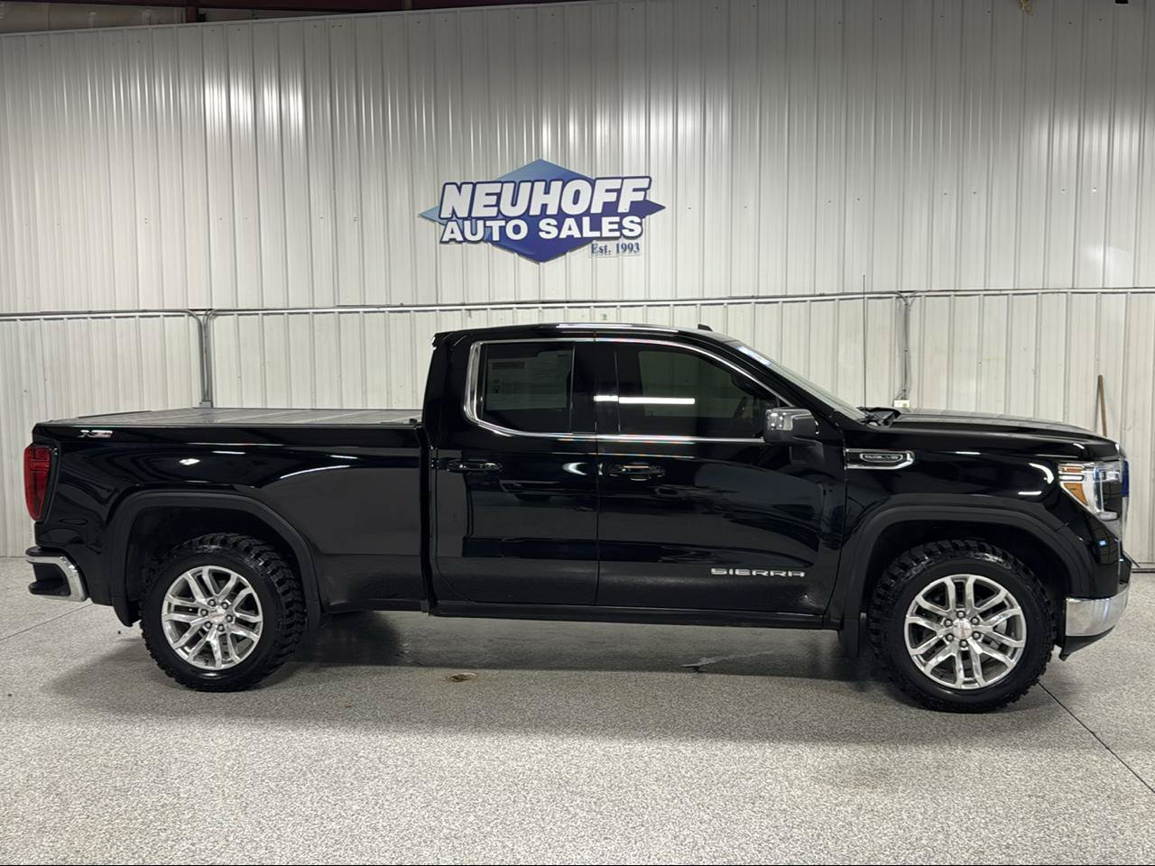 Used 2021 GMC Sierra 1500 SLE w/ X31 Off-Road Package AWD/4WD image 1