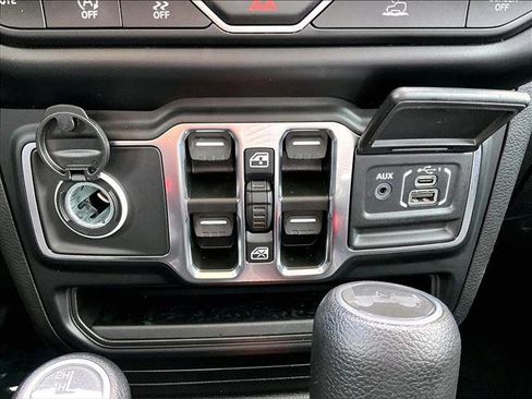 Used 2022 Jeep Wrangler Unlimited Sahara AWD/4WD image 26