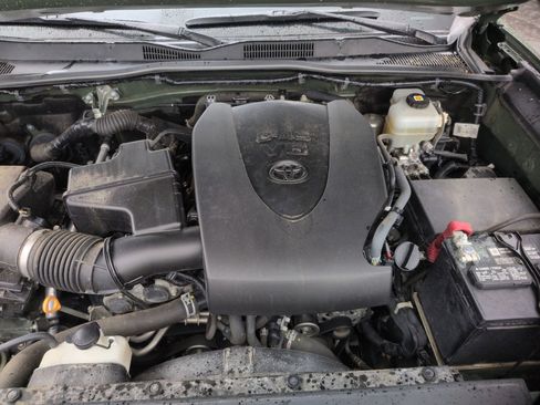 Used 2021 Toyota Tacoma TRD Off-Road w/ TRD Premium Off Road Package AWD/4WD image 38