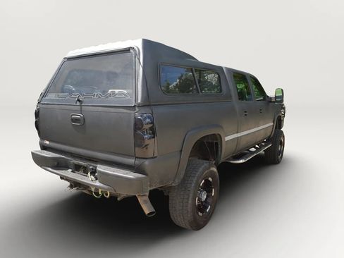 Used 2004 Chevrolet Silverado 2500 W/T w/ Skid Plate Package AWD/4WD image 9