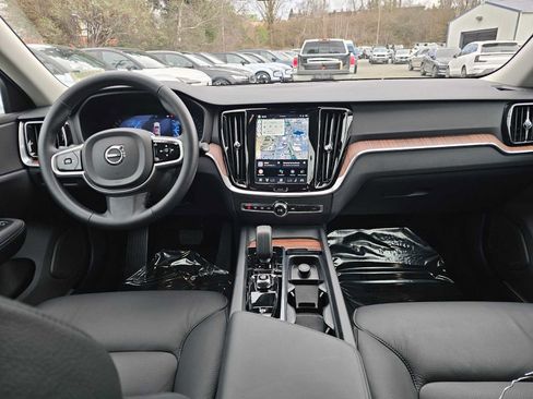 Certified 2025 Volvo V60 B5 Cross Country Plus image 21
