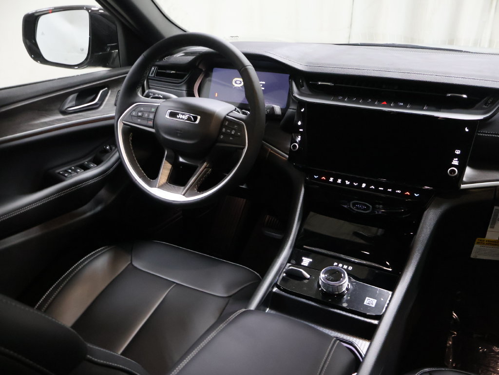 New 2027 Jeep Grand Cherokee Limited AWD/4WD image 18