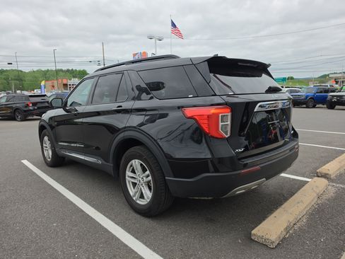 Used 2024 Ford Explorer XLT w/ Equipment Group 202A AWD/4WD image 6
