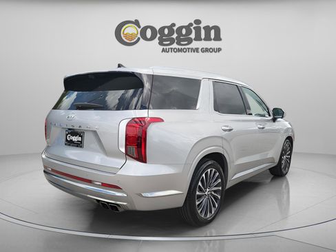 Used 2024 Hyundai Palisade Calligraphy image 6
