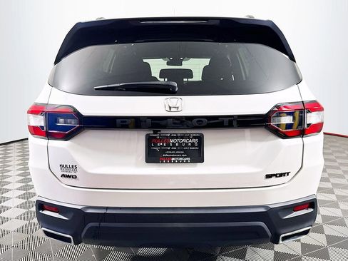 Used 2023 Honda Pilot Sport image 6
