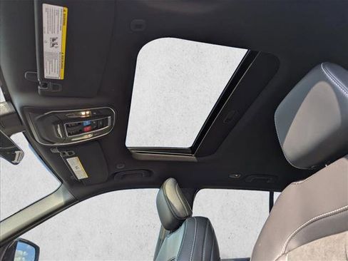 New 2025 Jeep Grand Cherokee Altitude RWD image 21