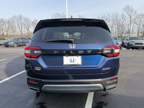 Certified 2025 Honda Pilot Touring image 4
