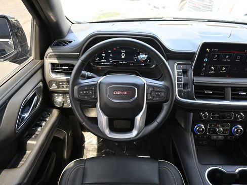 Used 2024 GMC Yukon XL SLT w/ SLT Luxury Package AWD/4WD image 9