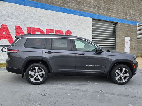 New 2025 Jeep Grand Cherokee L Limited w/ Trailer Tow Package image 8