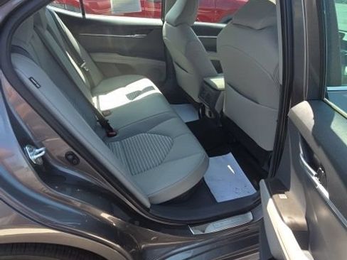 Used 2023 Toyota Camry SE w/ Cold Weather Package FWD image 16