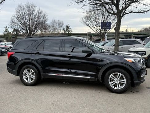 Used 2021 Ford Explorer XLT image 5