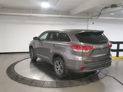 Used 2018 Toyota Highlander LE image 6