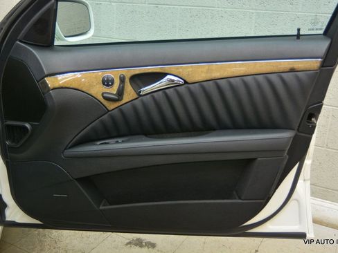 Used 2009 Mercedes-Benz E 550 Sedan image 8