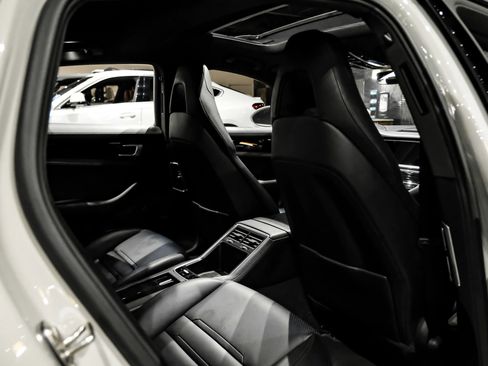 Used 2018 Porsche Panamera 4 AWD/4WD image 40