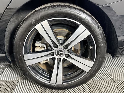 Used 2025 Mercedes-Benz C 300 Sedan image 35