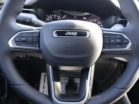 Used 2025 Jeep Compass Latitude w/ Sun & Sound Group image 32