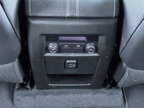 Used 2023 Chevrolet Traverse LT w/ Rear Camera Mirror Package FWD image 32
