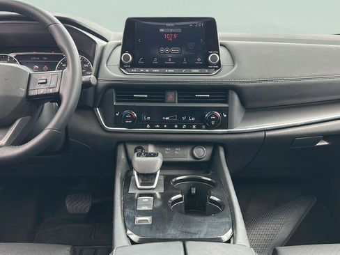 Used 2025 Nissan Rogue SV w/ SV Premium Package image 15