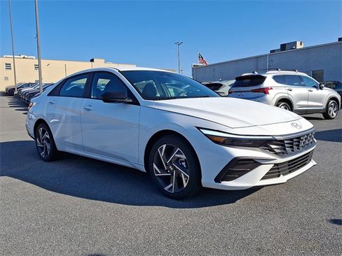 Certified 2025 Hyundai Elantra SEL w/ Cargo Package image 3