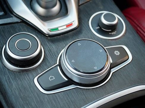 Used 2022 Alfa Romeo Stelvio Sprint image 18