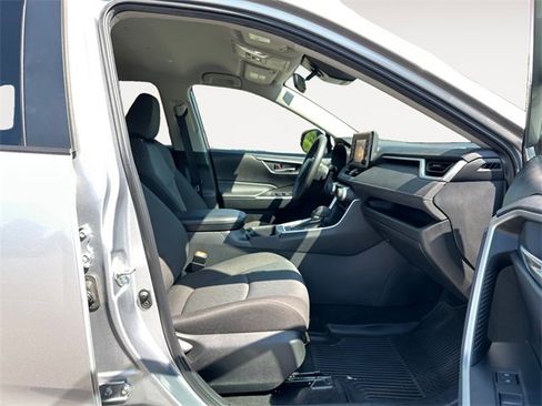Used 2022 Toyota RAV4 XLE image 15