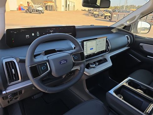 New 2025 Ford Expedition Active image 40