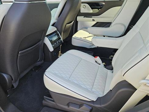 Used 2022 Lincoln Aviator Black Label w/ Class IV Trailer Tow Package image 18