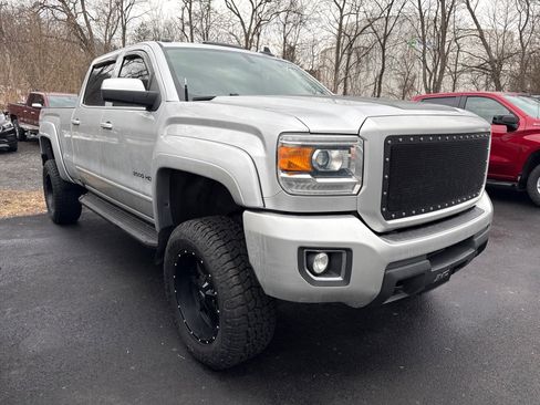 Used 2019 GMC Sierra 2500 SLE w/ SLE Preferred Package image 3