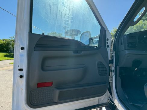 Used 2004 Ford Excursion 4WD image 19