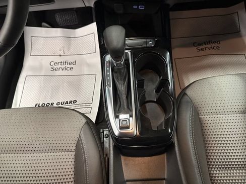 Used 2025 Chevrolet Trax LT w/ Driver Confidence Package FWD image 18